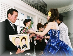 似顔絵の両親贈呈で結婚式のクライマックス